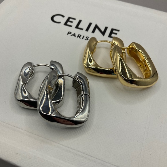 Jewelry - Earrings. Hoop earring